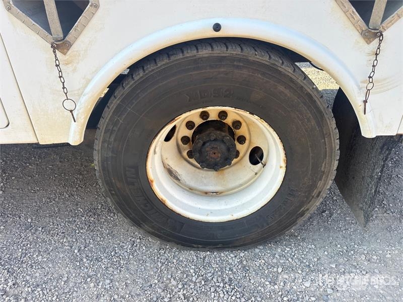 International 4400 Teherautóra szerelt emelők és állványok