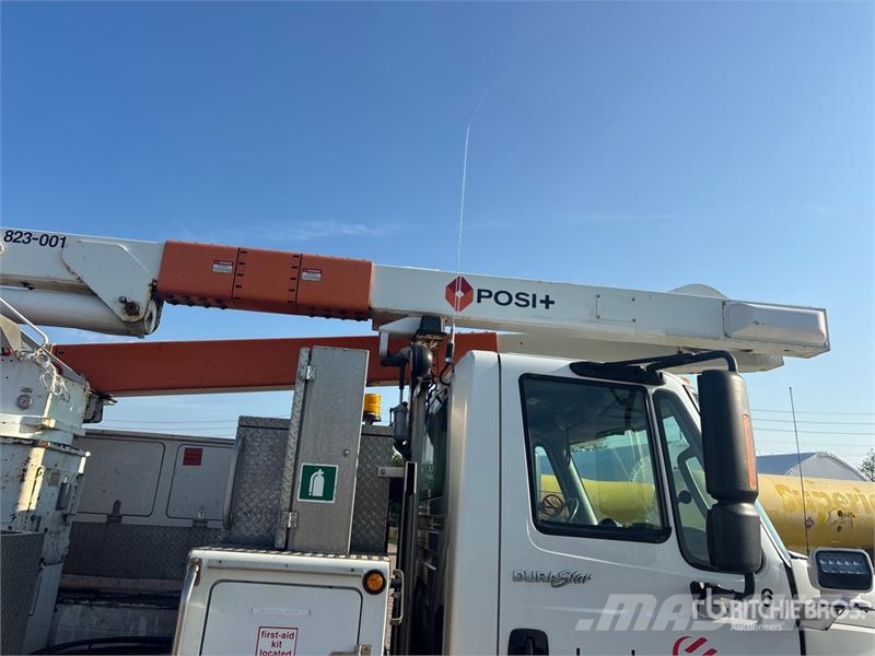 International 4400 Teherautóra szerelt emelők és állványok