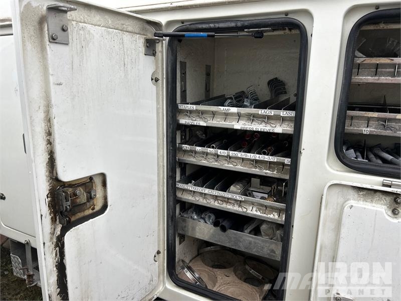 International 4400 Plataformas aéreas montadas em camião