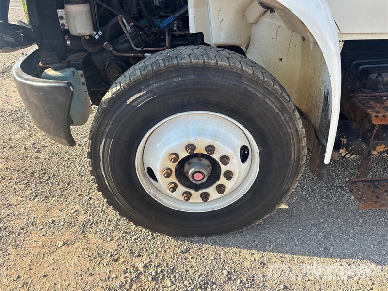 International 4400 Teherautóra szerelt emelők és állványok