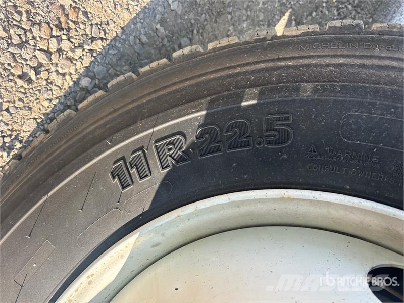 International 4400 Teherautóra szerelt emelők és állványok
