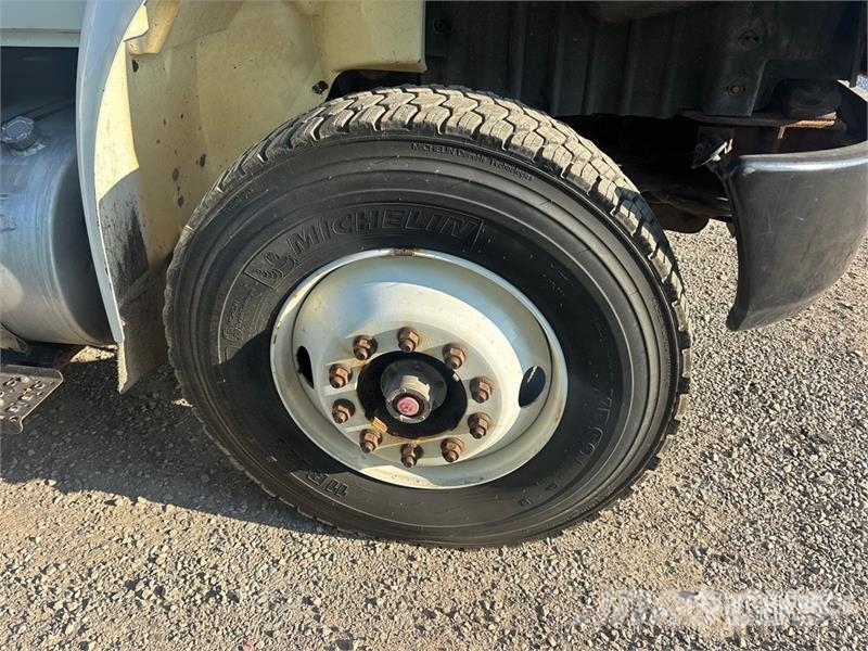 International 4400 Teherautóra szerelt emelők és állványok