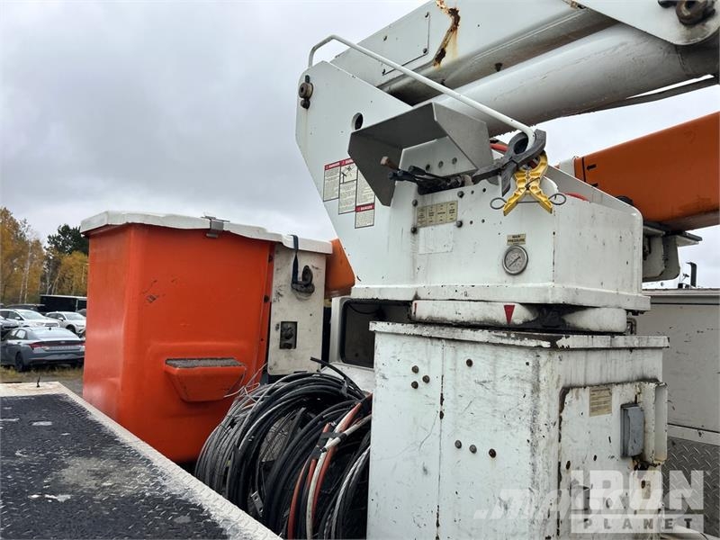 International 4400 Plataformas aéreas montadas em camião