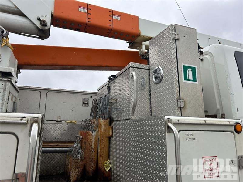 International 4400 Plataformas aéreas montadas em camião