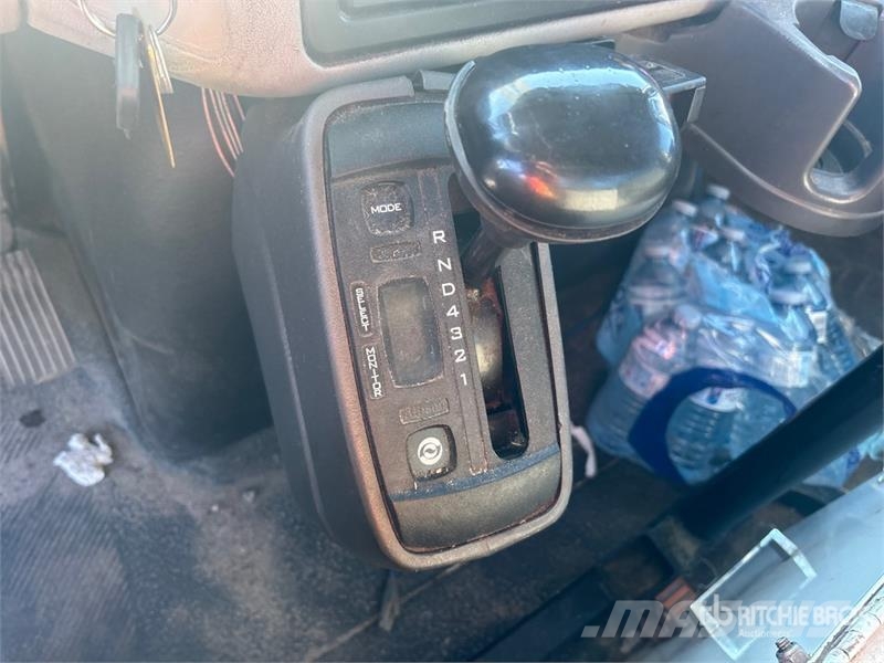 International 4400 Teherautóra szerelt emelők és állványok