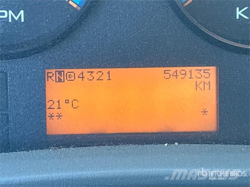 International 4400 Teherautóra szerelt emelők és állványok