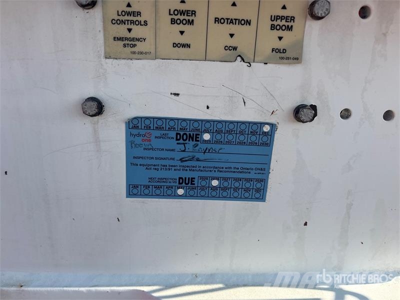 International 4400 Teherautóra szerelt emelők és állványok