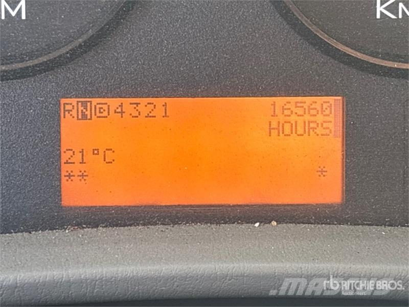 International 4400 Teherautóra szerelt emelők és állványok
