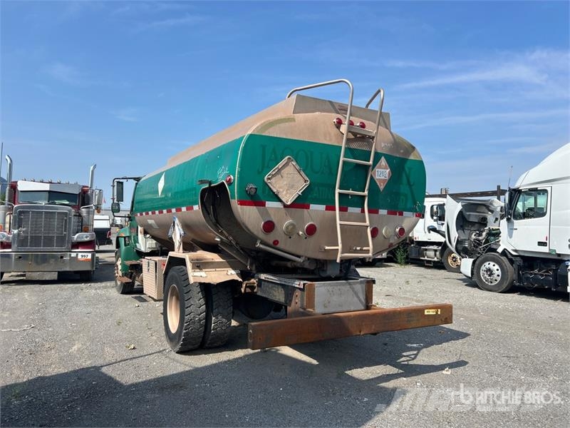 International 4400 運油車