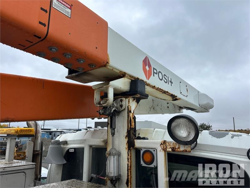 International 4400 Plataformas aéreas montadas em camião