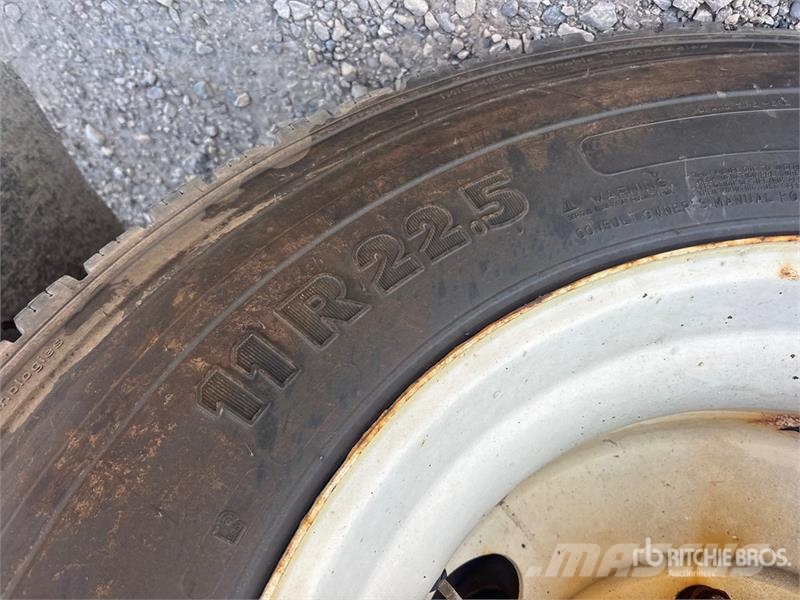International 4400 Teherautóra szerelt emelők és állványok