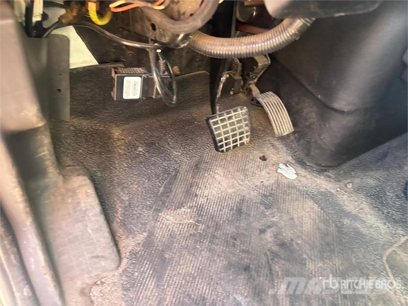 International 4400 Teherautóra szerelt emelők és állványok