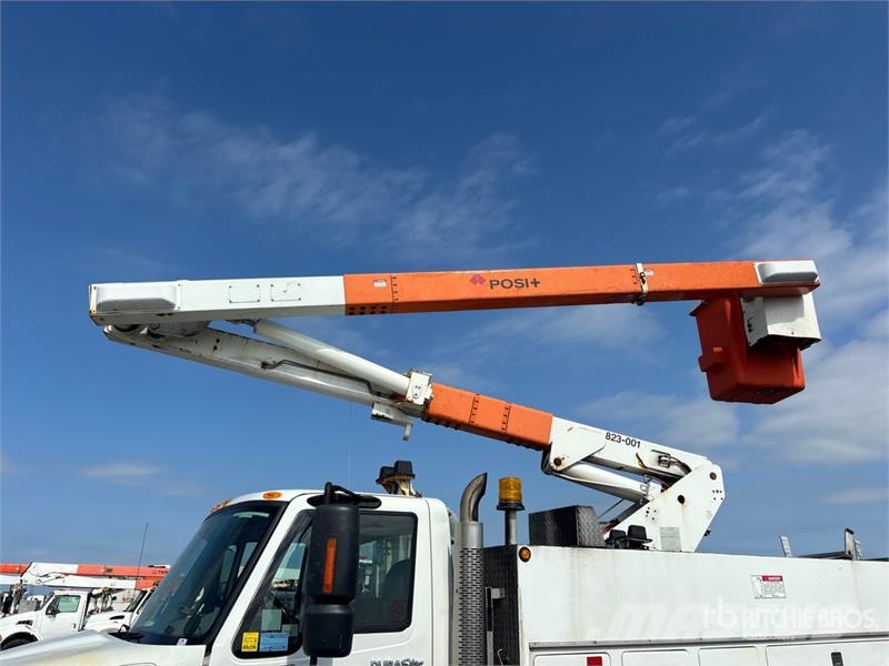 International 4400 Teherautóra szerelt emelők és állványok
