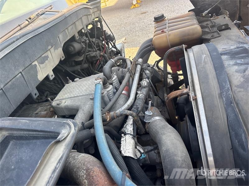 International 4400 Teherautóra szerelt emelők és állványok