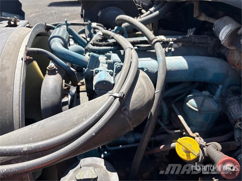 International 4400 4x2 Utility Truck Flakbilar/Pickuper