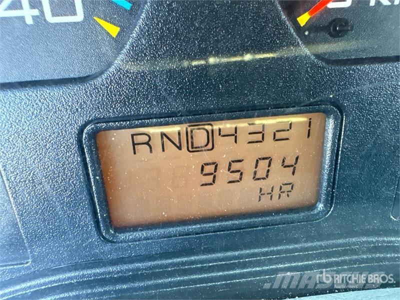 International 4400 4x2 Utility Truck Flakbilar/Pickuper