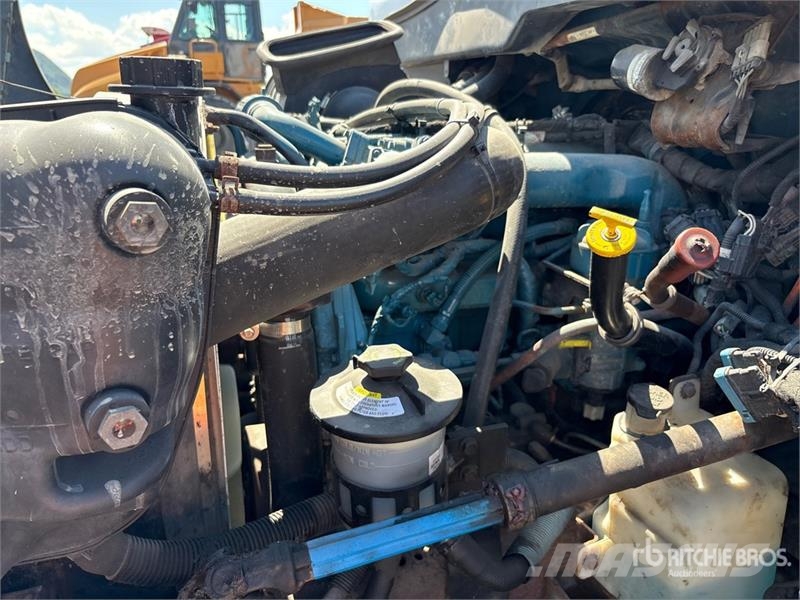 International 4400 4x2 Utility Truck Flakbilar/Pickuper