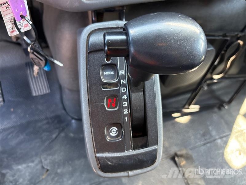 International 4400 4x2 Utility Truck Flakbilar/Pickuper