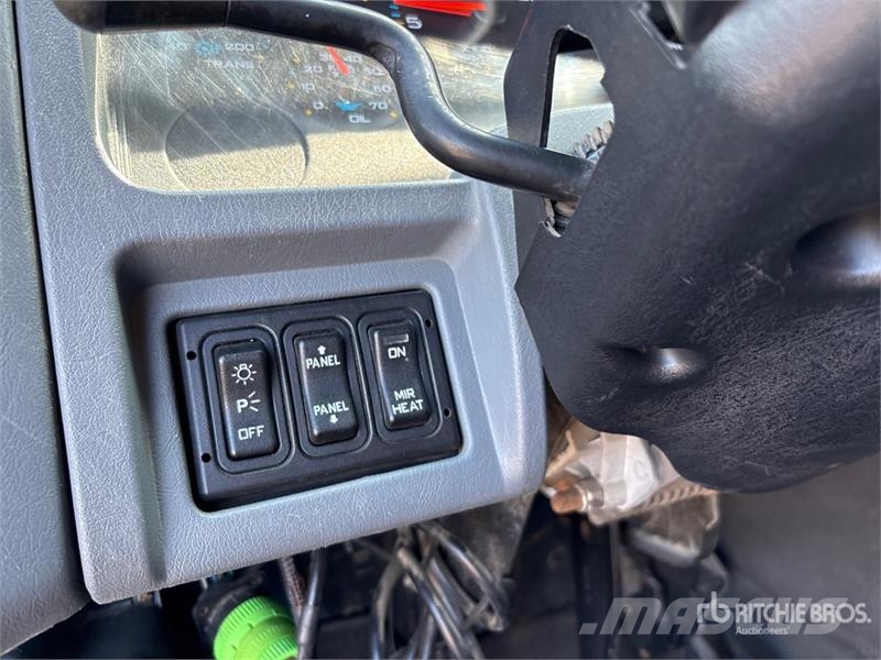 International 4400 4x2 Utility Truck Flakbilar/Pickuper