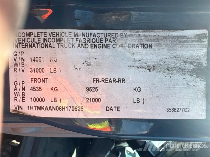 International 4400 4x2 Utility Truck Flakbilar/Pickuper
