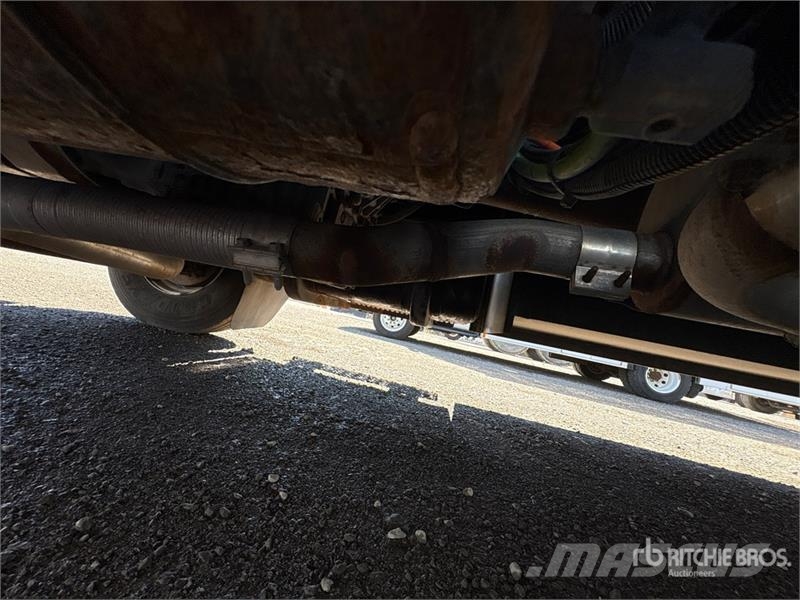 International 4400 4x2 Utility Truck Flakbilar/Pickuper