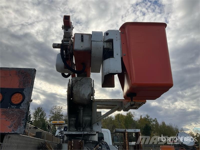 International 4400 SBA Avtokošare