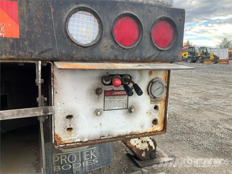 International 4400 SBA المنصات الهوائية المثبتة على شاحنة
