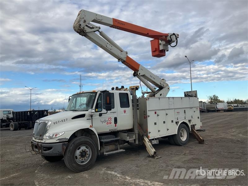 International 4400 SBA المنصات الهوائية المثبتة على شاحنة