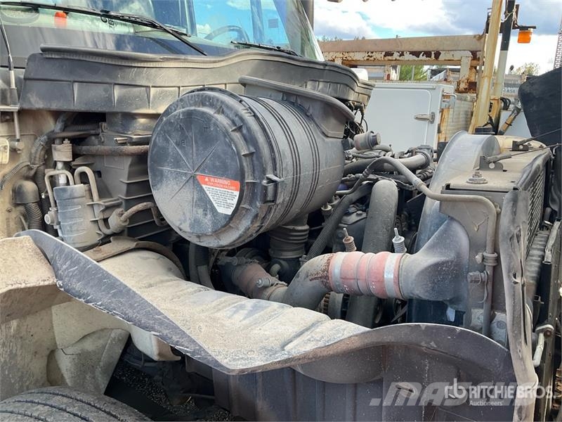 International 4400 SBA Avtokošare