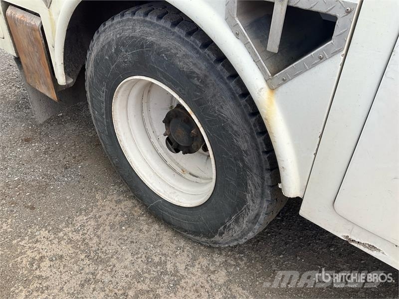 International 4400 SBA Avtokošare