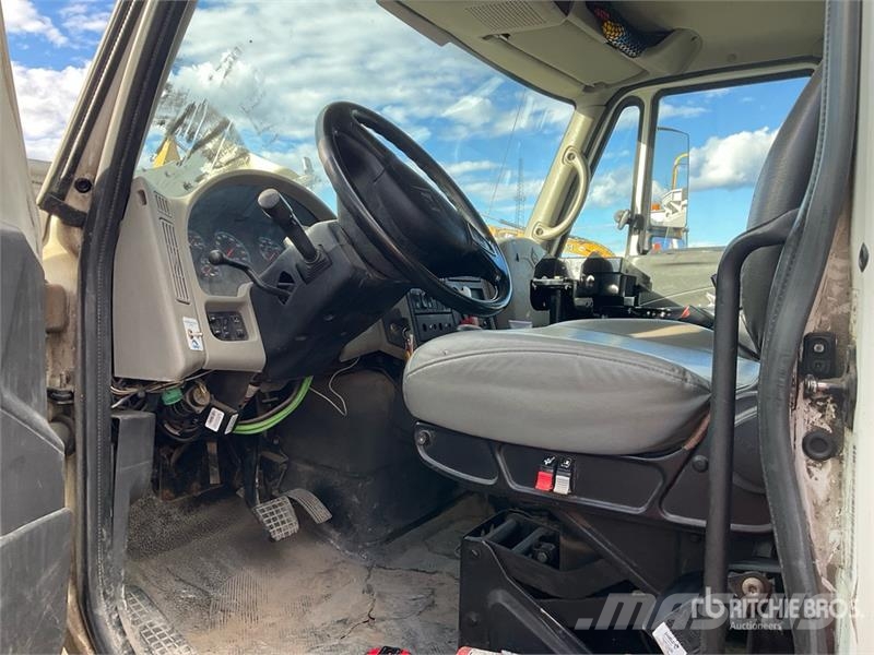 International 4400 SBA Avtokošare