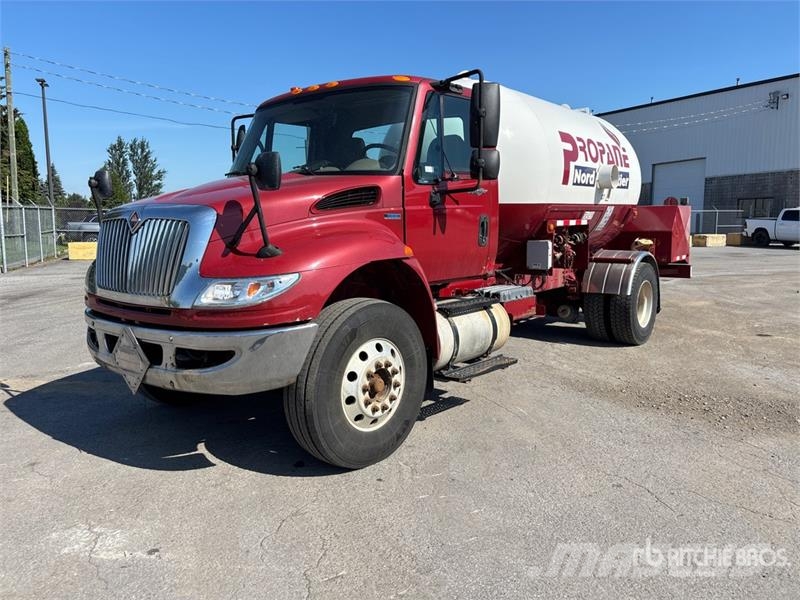 International 4400 SBA 3000 gal 4x2 Propane Delivery Truck Other trucks