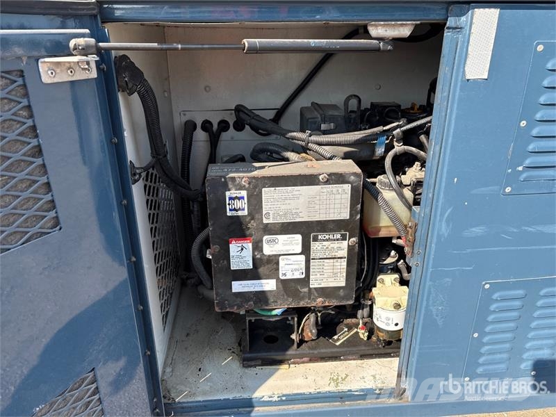 International 4400SBA Flakbilar/Pickuper