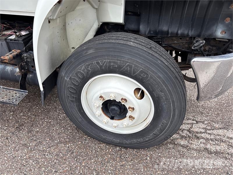 International 4400SBA 4x2 Extended Cab Utility Truck Пікапи / Бічне розвантаження