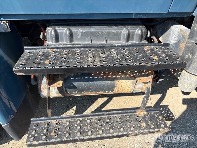 International 4400SBA Flakbilar/Pickuper