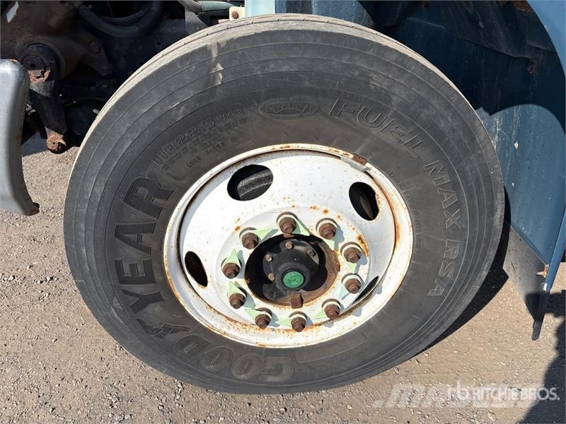International 4400SBA Flakbilar/Pickuper