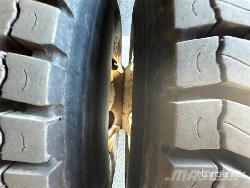 International 4400SBA Flakbilar/Pickuper