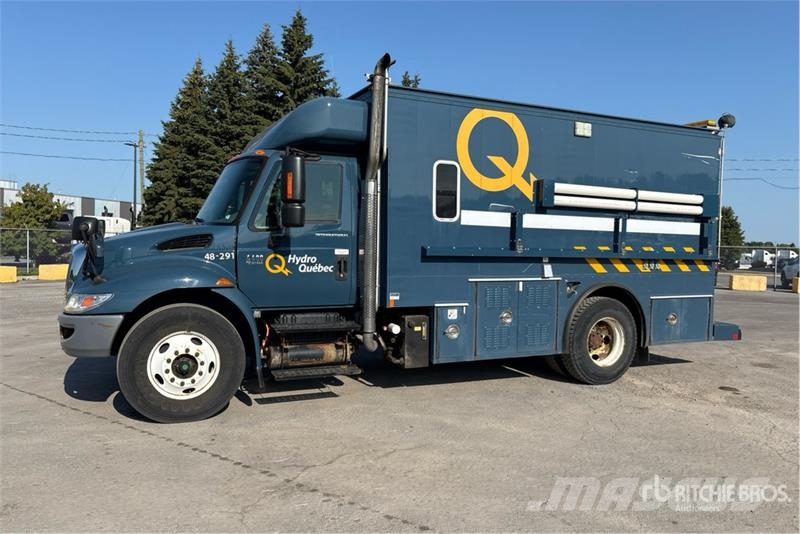 International 4400SBA Flakbilar/Pickuper