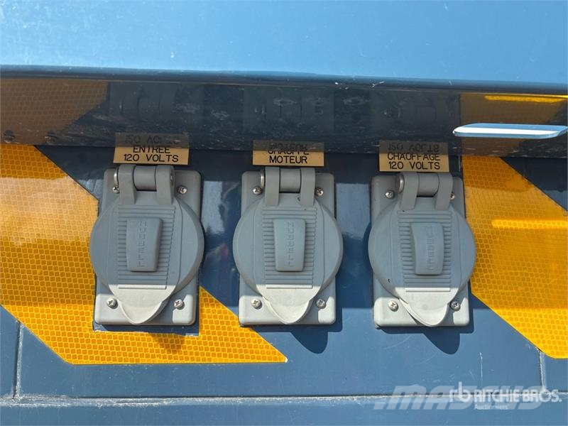 International 4400SBA Flakbilar/Pickuper