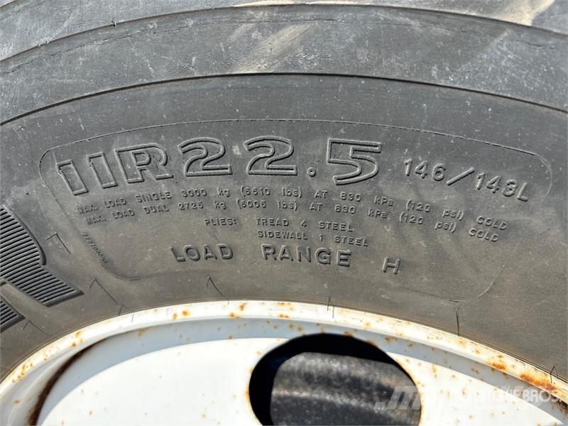 International 4400SBA Flakbilar/Pickuper