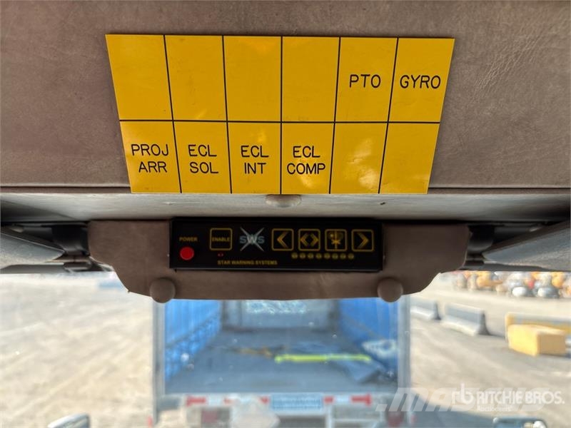 International 4400SBA Flakbilar/Pickuper