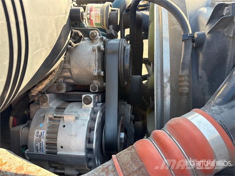 International 4400SBA Flakbilar/Pickuper