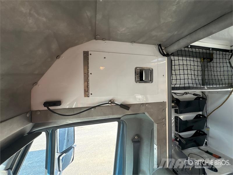 International 4400SBA Flakbilar/Pickuper