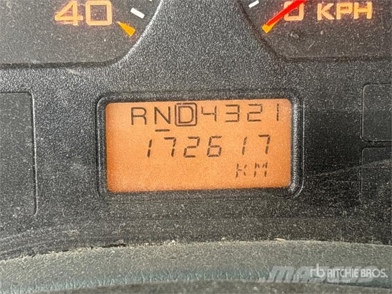 International 4400SBA 4x2 Extended Cab Utility Truck Пікапи / Бічне розвантаження