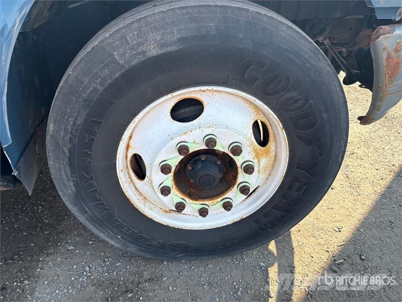 International 4400SBA Flakbilar/Pickuper