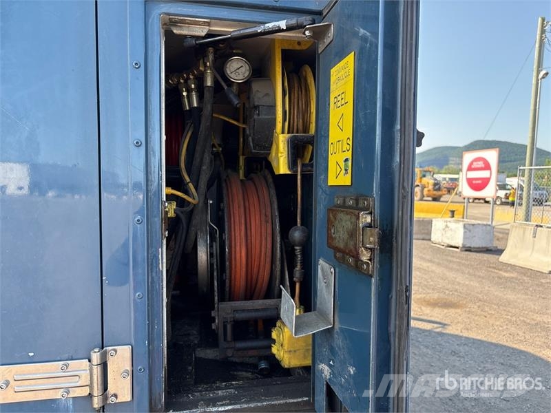 International 4400SBA Flakbilar/Pickuper