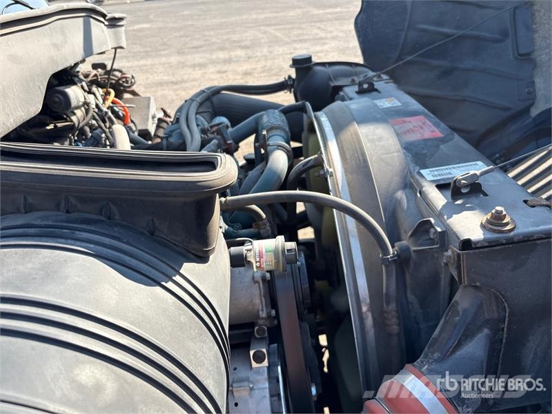 International 4400SBA Flakbilar/Pickuper