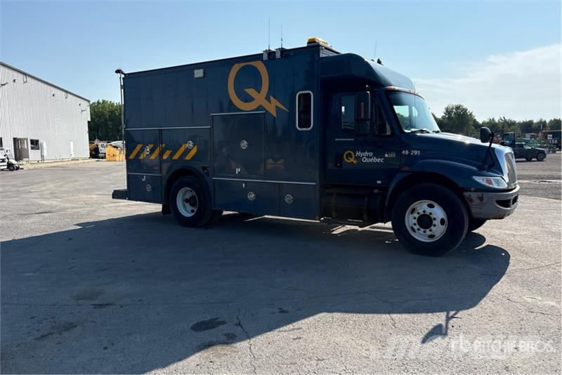 International 4400SBA Flakbilar/Pickuper