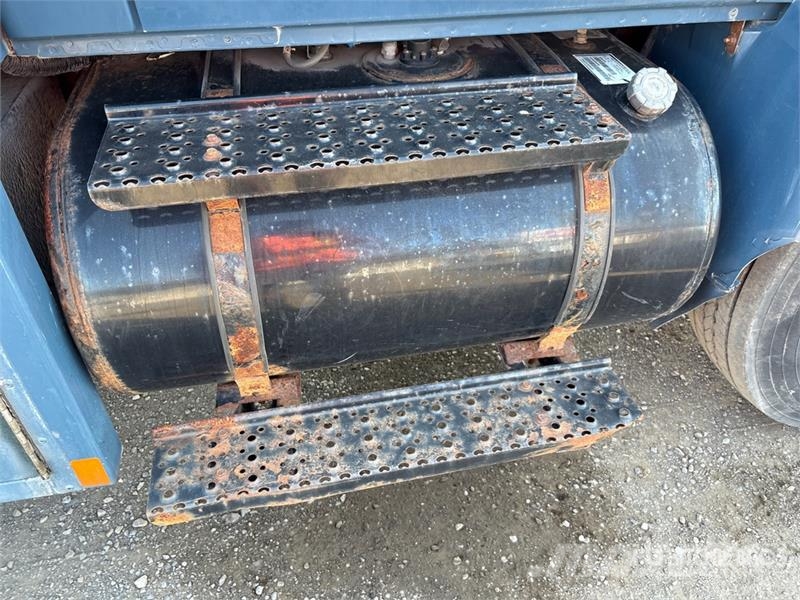 International 4400SBA Flakbilar/Pickuper