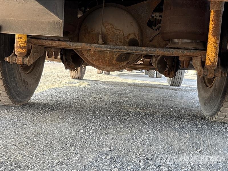 International 4400SBA Flakbilar/Pickuper